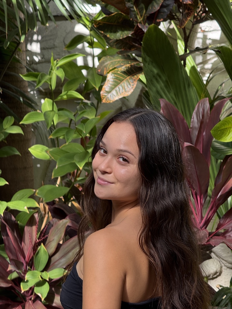 Nayeli Hernandez hawaii yoga teacher